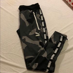Puma camouflage joggers XS
